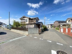 風通し・日当たりに優れる角地。開放感をお楽しみください。
