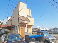 用途多彩な広々屋上バルコニーがあります。