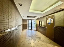 管理人さんがメンテナンスしてくれるエントランス。
