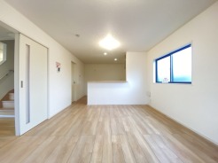 家族が自然に集りそうな広さが魅力のＬＤＫ。
