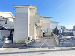 ＪＲ宇都宮線「東大宮」駅東口徒歩３分、提携駐車場もあります。エステート白馬東大宮店までお気軽にお問い合わせください。
