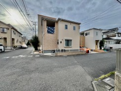 閑静な住宅地で、小さなお子様がいるご家族にも安心。
