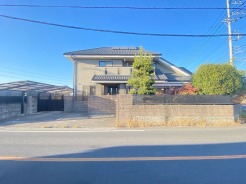 広々約８５坪の角地。新築戸建てが販売中です。お気軽にお問い合わせ下さい。