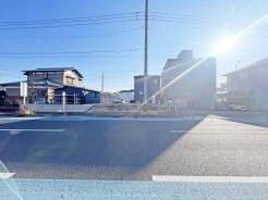ＪＲ宇都宮線「東大宮」駅東口徒歩３分、提携駐車場もあります。エステート白馬東大宮店までお気軽にお問い合わせください。
