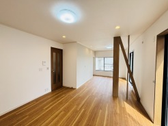 南側に大きな窓を配置、明るいリビングが出来ました。
