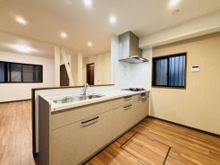 快適な新生活を迎えられそうな、新品のキッチンです。
