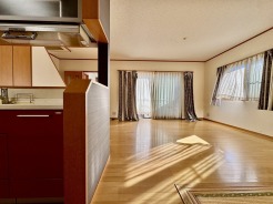 ご家族みんながゆったりくつろげる広々リビング。
