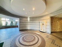 オートロックを過ぎたら、このロビーがお出迎え。
