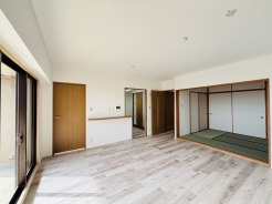 家族が自然に集りそうな広さが魅力のＬＤＫ。
