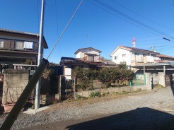 幹線道路から１本入った現地は、想像以上に静かに感じられます。
