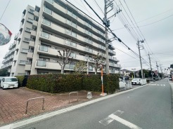 幸手駅徒歩10分の近さ。 忙しい朝が助かる立地、 暮らしにゆとりが生まれます。

