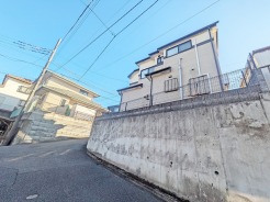 風通し・日当たりに優れる角地。開放感をお楽しみください。
