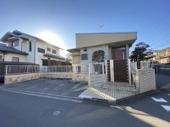 元歯医者さんの物件をリフォームしております。こちらは賃貸でも出ておりますので、決まり次第即終了です。