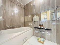 ユニットバスも新規交換。キレイなお風呂で疲れをリフレッシュ。
