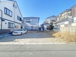 幅員こそやや狭くても、その分交通量が少なくて安心。
