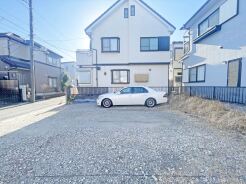 南東道路に面した、陽当たり良好な物件です。
