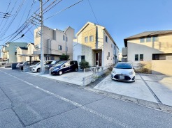 閑静な住宅地で、小さなお子様がいるご家族にも安心。
