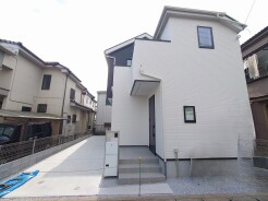 車の通りも少ない閑静な住宅地。子育てにも、第二の人生にも。
