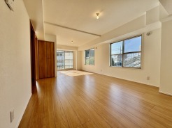 ご家族みんながゆったりくつろげる広々リビング。
