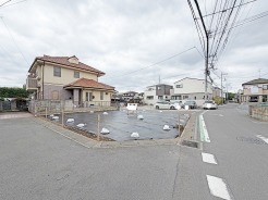 角地につき、開放感に恵まれる住居がここに。
