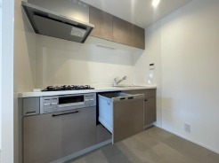 快適な新生活を迎えられそうな新品のキッチン。食洗器付きです。