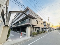 ＪＲ宇都宮線「東大宮」駅東口徒歩３分、提携駐車場もあります。エステート白馬東大宮店までお気軽にお問い合わせください。
