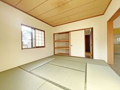 お子様にとっていいお昼寝空間になる和室は、ぜひリビングのお隣で。
IMG_4028 