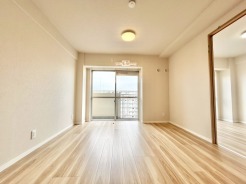 リビングは家具の配置も思いのまま。自由度が高い設計です。