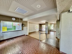 管理人さんがメンテナンスしてくれるエントランス。
