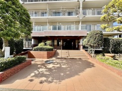 閑静な住宅地で、小さなお子様がいるご家族にも安心。
