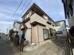 前面道路は歩道も整備され、小さなお子様にも安心です。
