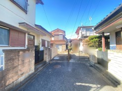 車の通りも少ない閑静な住宅地。子育てにも、第二の人生にも。
