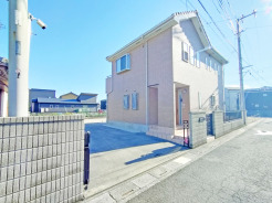 閑静な住宅地で、小さなお子様がいるご家族にも安心。
