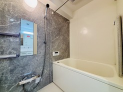 バスユニットは浴室乾燥機付きです。