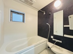 １坪広さを設けた浴室でゆったりバスタイム。
