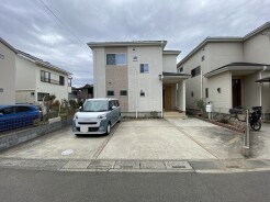 閑静な住宅地で、小さなお子様がいるご家族にも安心。
