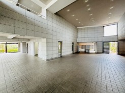 管理人さんがメンテナンスしてくれるエントランス。
