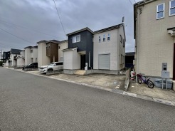 閑静な住宅地で、小さなお子様がいるご家族にも安心。
