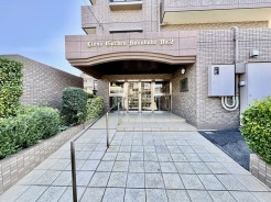 管理人さんがメンテナンスしてくれるエントランス。
