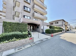 車の通りも少ない閑静な住宅地。子育てにも、第二の人生にも。
