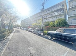 JR宇都宮線「東大宮」駅東口徒歩3分、提携駐車場もあります。エステート白馬東大宮店までお気軽にお問い合わせください。
