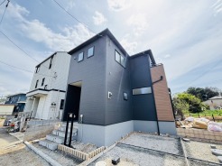 ＪＲ宇都宮線「東大宮」駅東口徒歩３分、提携駐車場もあります。エステート白馬東大宮店までお気軽にお問い合わせください。
