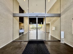 管理人さんがメンテナンスしてくれるエントランス。
