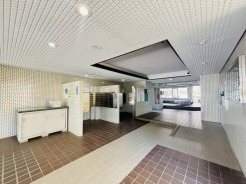 ゴミのないスッキリとしたエントランスです。
