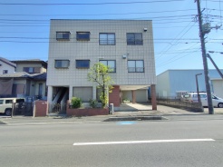 ＪＲ宇都宮線「東大宮」駅東口徒歩３分、提携駐車場もあります。エステート白馬東大宮店までお気軽にお問い合わせください。
