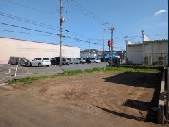 前面道路は歩道も整備され、小さなお子様にも安心です。
