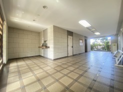 ゴミのないスッキリとしたエントランスです。
