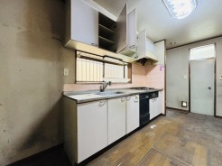 リフォーム中。キッチンの性能が上がれば、いつものお料理も楽しくなりますね。
