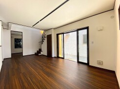 リビング空間にこだわりたい方に、見ていただきたい住宅です。
