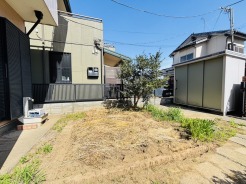 広々とした南庭は、太陽の下のリビングかもしれません。
